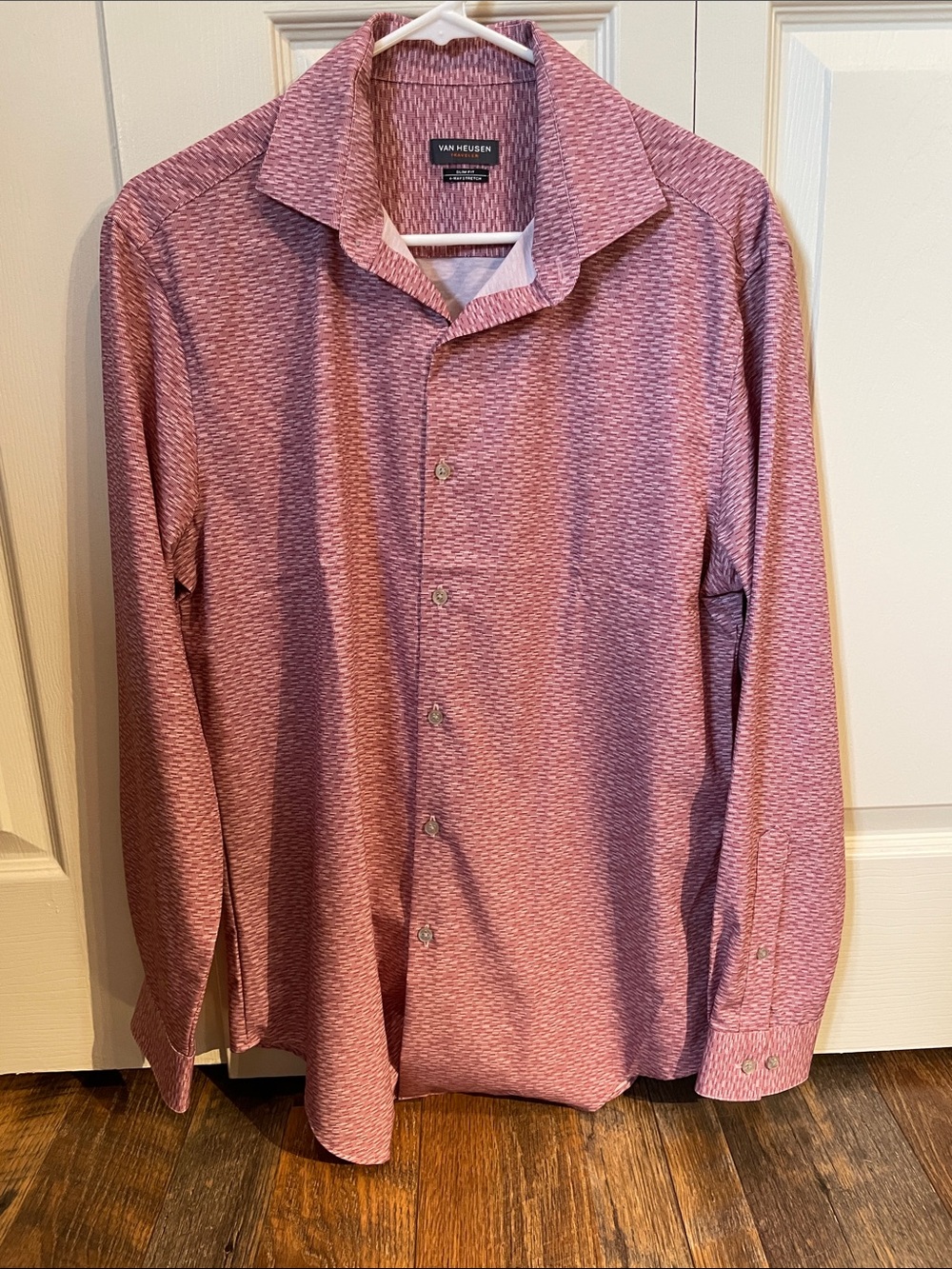 Van Heusen Traveler Slim Fit Button-Down Dress Shirt - Men’s M (15-15.5, 32/33)